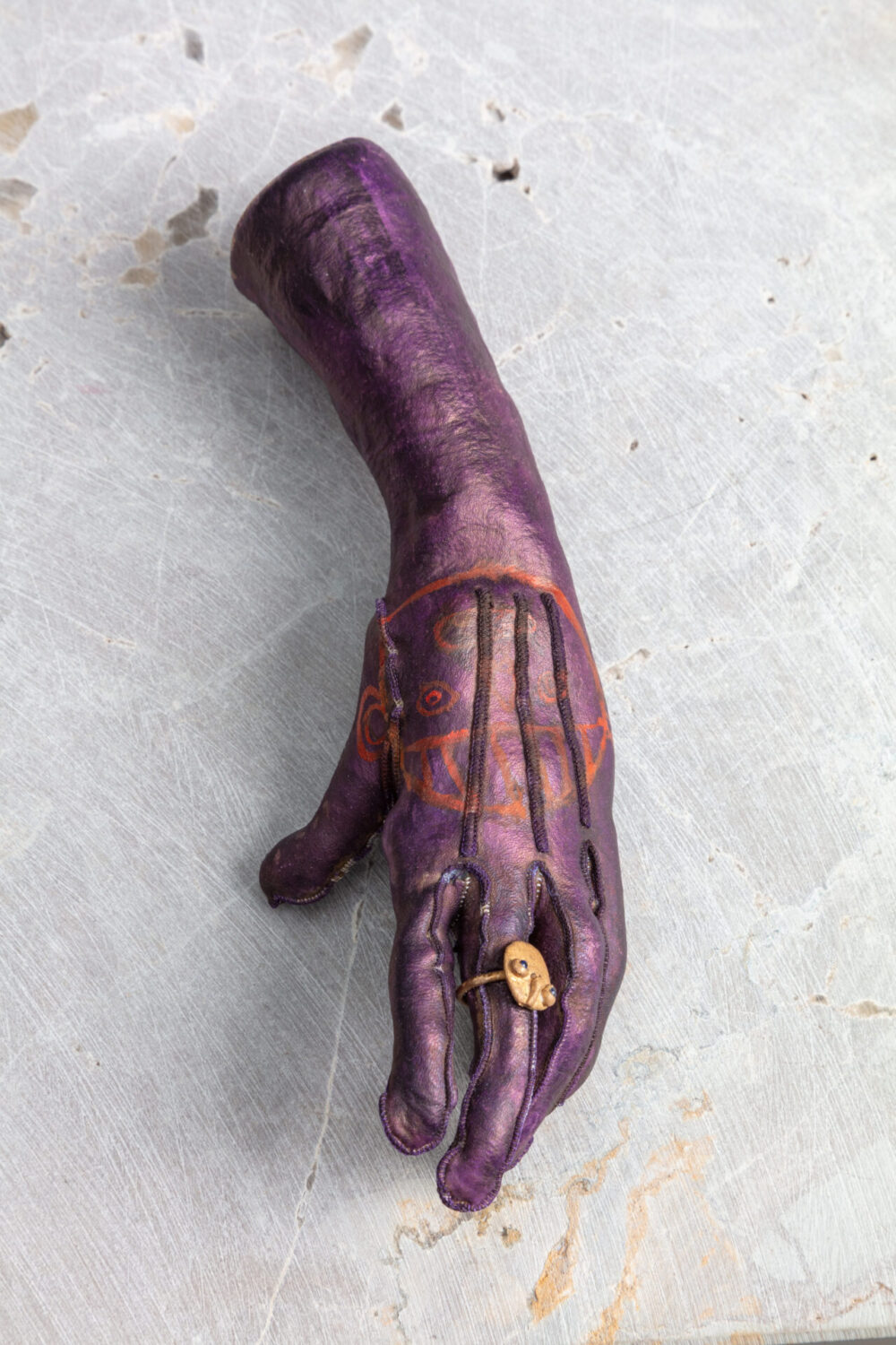 Aubergine Peru Glove